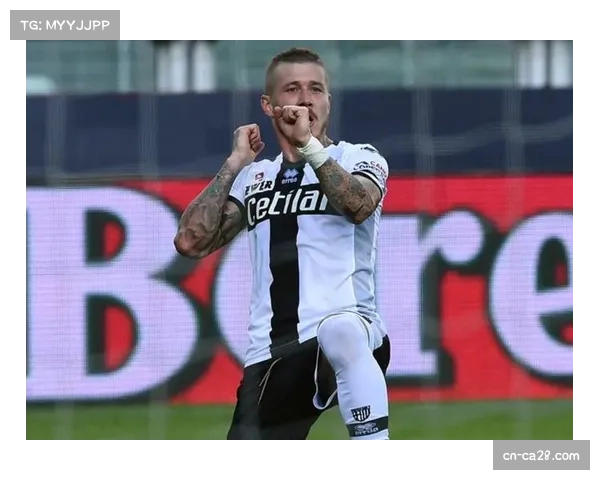 决策瞬间：解析蒙扎后卫在2秒内选择回传门将而非大脚解封的利弊